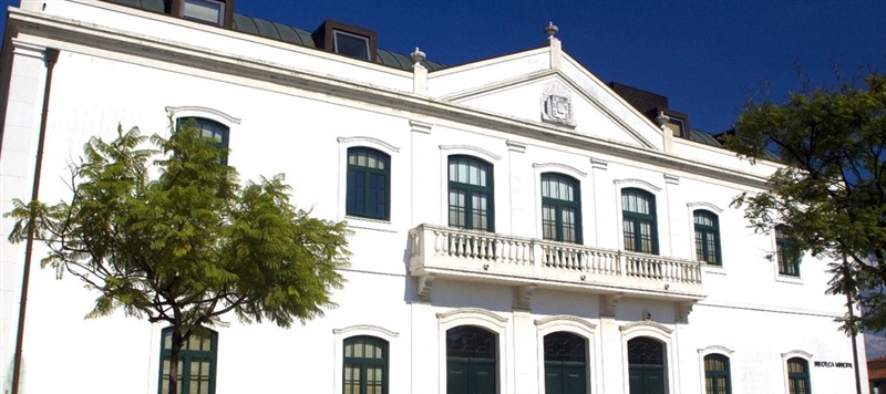  Biblioteca Municipal de Oliveira do Bairro